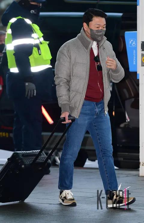 PSY — Airport