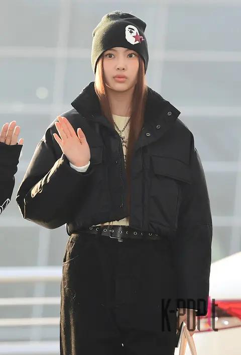 Hyein (NewJeans) — Airport
