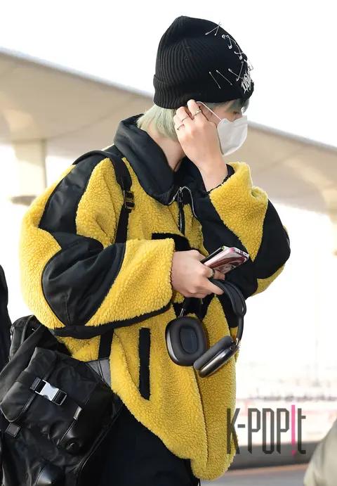 Hyunjin (Stray Kids) — Airport