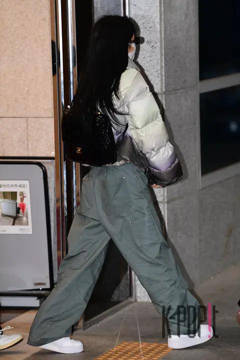 JENNIE (BLACKPINK) — Airport