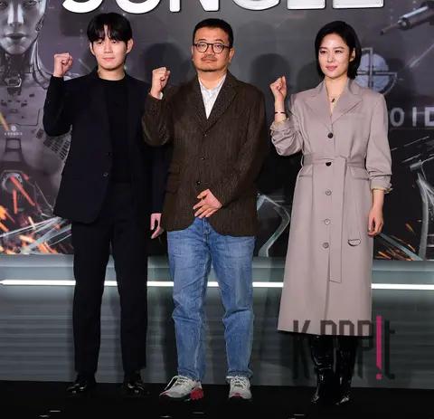 Ryu Kyung-soo, Director Yeon Sang-ho, Kim Hyun-joo — Jung-i Production Briefing
