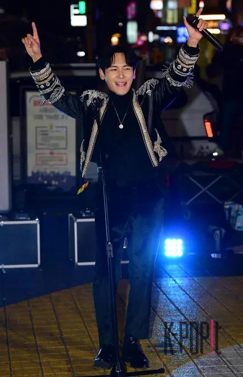 Kim Tae-hyung — Cruffin Busking