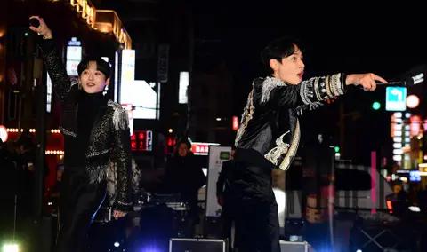 Ji Ha-yong, Kim Tae-hyung — Cruffin Busking