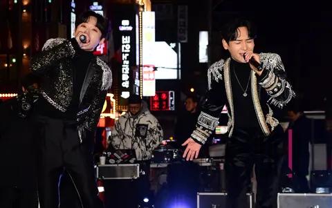 Ji Ha-yong, Kim Tae-hyung — Cruffin Busking