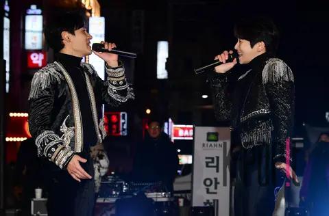Ji Ha-yong, Kim Tae-hyung — Cruffin Busking
