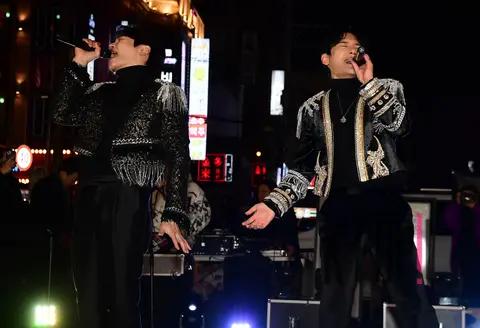 Ji Ha-yong, Kim Tae-hyung — Cruffin Busking