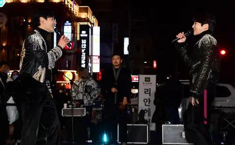 Ji Ha-yong, Kim Tae-hyung — Cruffin Busking
