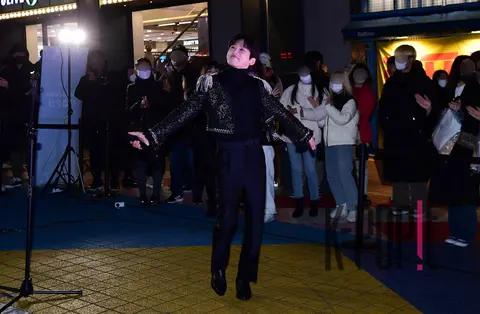 Ji Ha-yong — Cruffin Busking