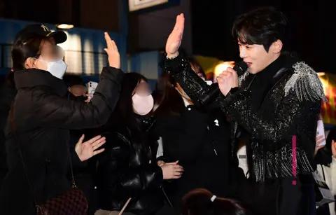 Ji Ha-yong — Cruffin Busking