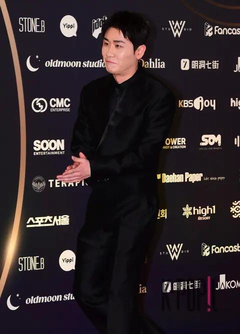 Young Tak — Seoul Music Awards