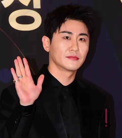 Young Tak — Seoul Music Awards