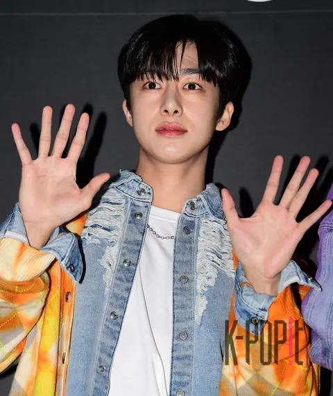 Hyungwon (MONSTA X) — Launch