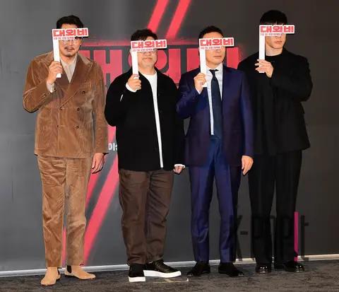 Cho Jin-woong, Director Lee Won-tae, Lee Sung-min, Kim Moo-yeol — Confidential Production Briefing