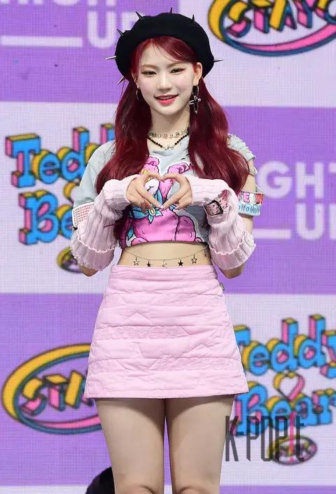 Isa (STAYC) — Showcase