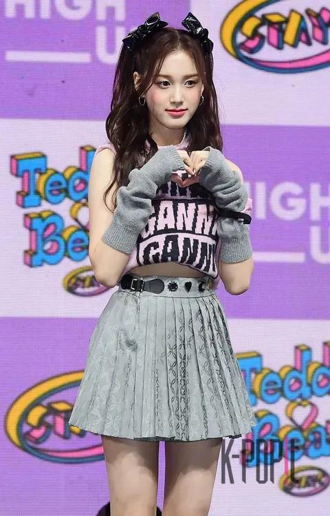 J (STAYC) — Showcase