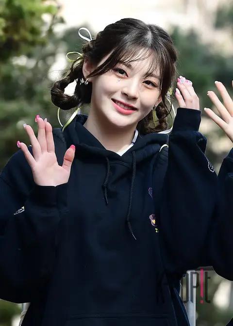 Seeun (STAYC) — Music Bank Arrival