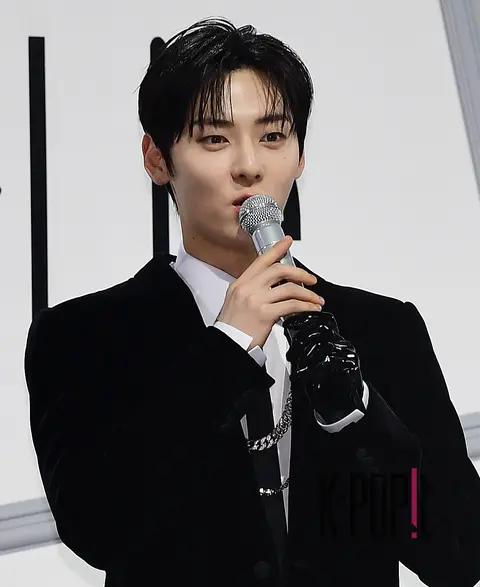 Hwang Min-hyun — Showcase