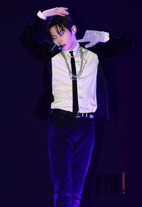 Hwang Min-hyun — Showcase