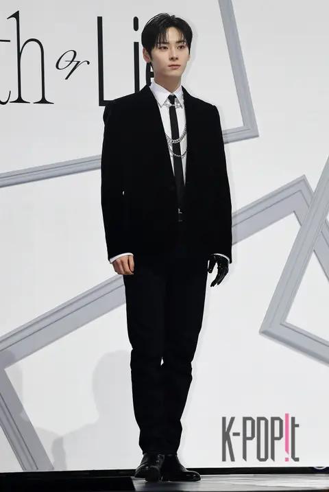 Hwang Min-hyun — Showcase