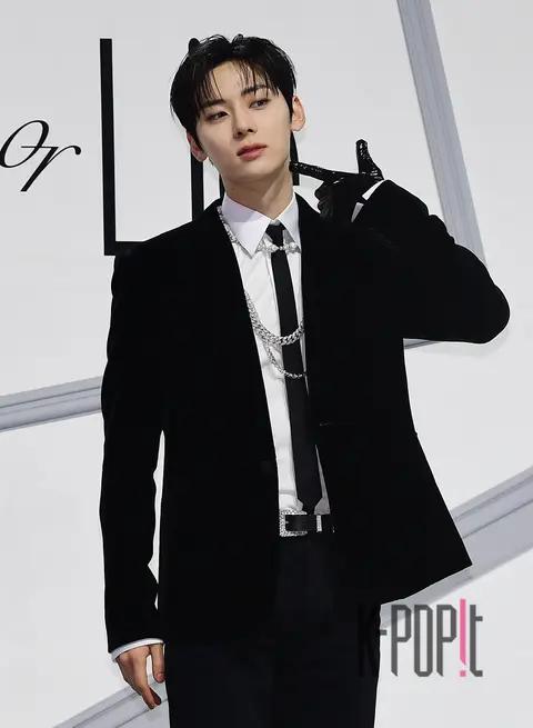Hwang Min-hyun — Showcase