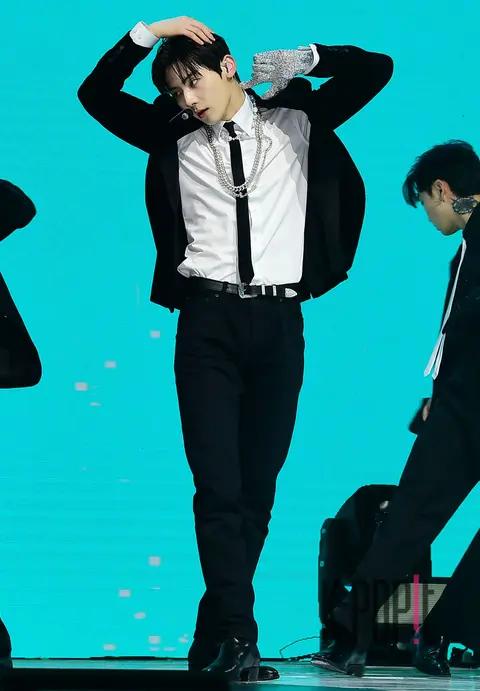 Hwang Min-hyun — Showcase