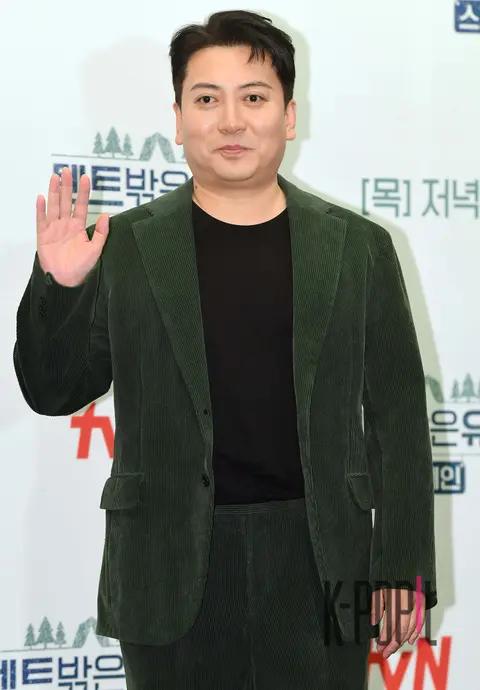 Park Myung-hoon — Outside the Tent is Europe Production Briefing