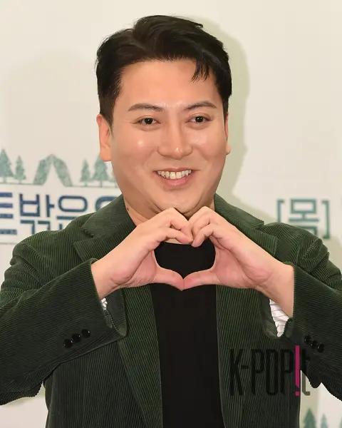 Park Myung-hoon — Outside the Tent is Europe Production Briefing
