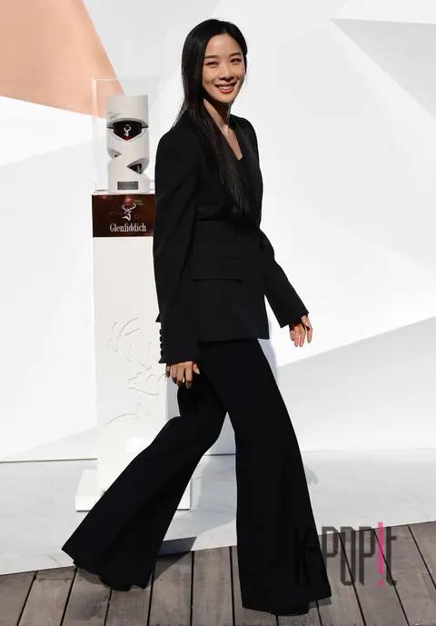 Lee Chung-ah — Launch