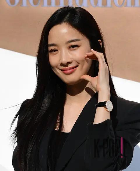 Lee Chung-ah — Launch