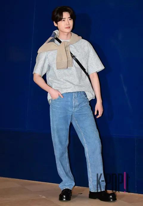 Lee Jong-suk — Launch