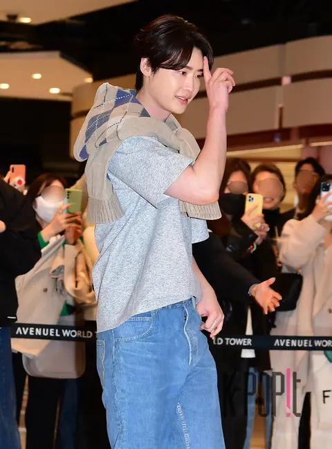 Lee Jong-suk — Launch