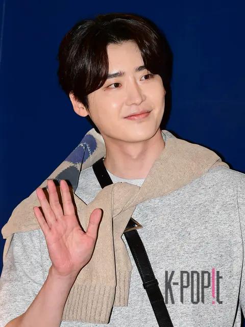 Lee Jong-suk — Launch