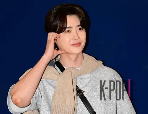 Lee Jong-suk — Launch