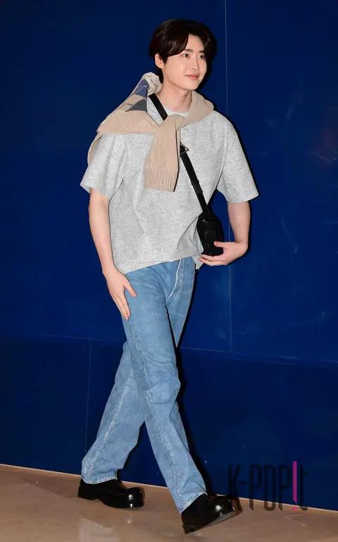 Lee Jong-suk — Launch