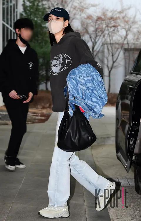 LISA (BLACKPINK) — Airport