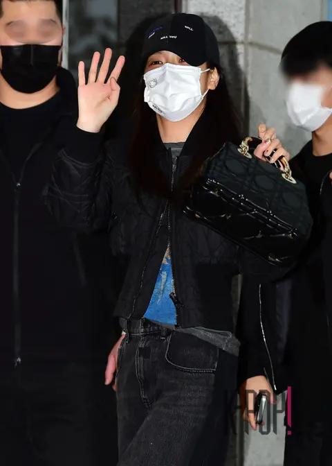 Jisoo (BLACKPINK) — Airport