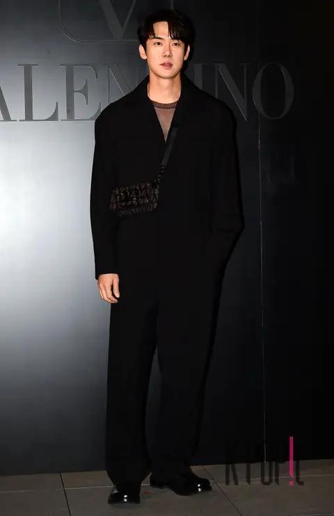 Yoo Yeon-seok — Launch