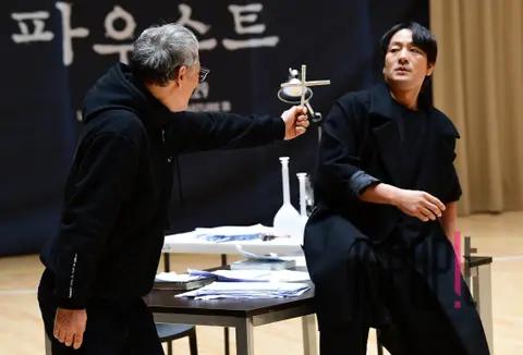 Yoo In-chon, Park Hae-soo — Faust Practice Room Reveal