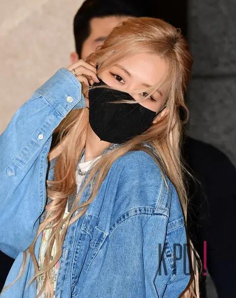 ROSÉ (BLACKPINK) — Airport