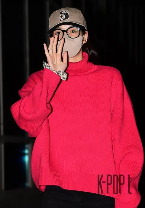 LISA (BLACKPINK) — Airport