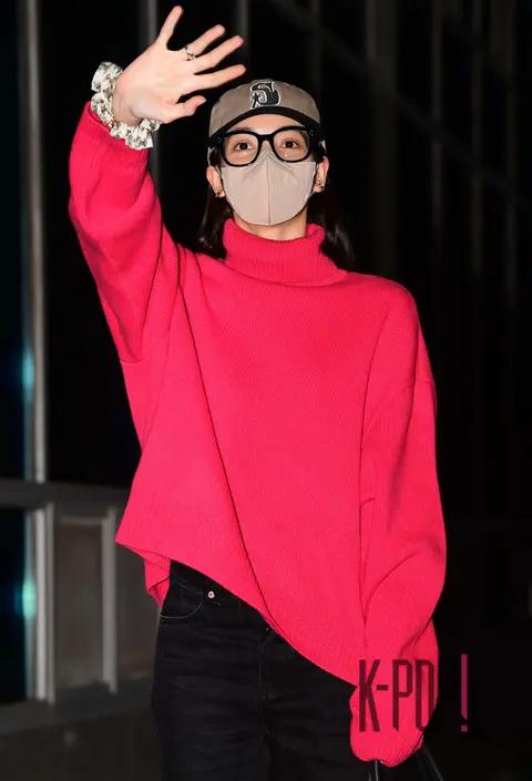 LISA (BLACKPINK) — Airport