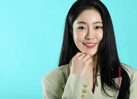 Song Ji-woo — Interview