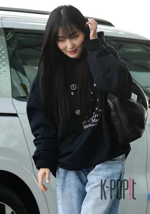 Seulgi (Red Velvet) — Airport
