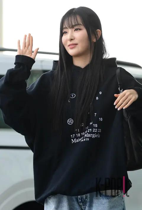 Seulgi (Red Velvet) — Airport