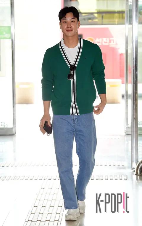 Lee Si-gang — Airport