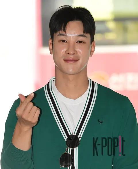 Lee Si-gang — Airport