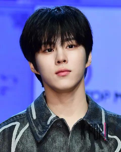 Kim Woo-seok — Showcase