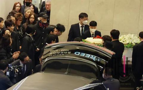 Joint Photography Pool — Hyun Mi Funeral