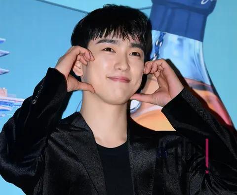 Jinyoung (GOT7) — Launch