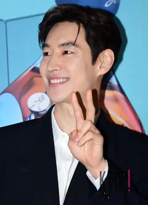 Lee Je-hoon — Launch